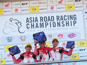 Pebalap AHRT Sapu Bersih Podium Hari Kedua Kelas AP250