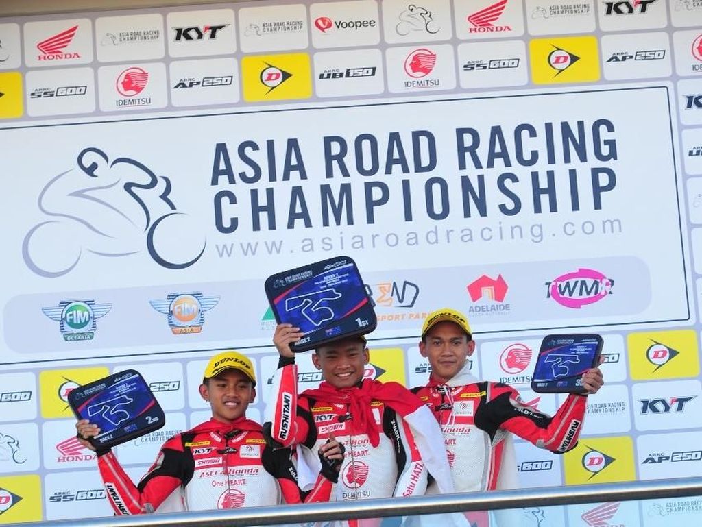 Pebalap AHRT Sapu Bersih Podium Hari Kedua Kelas AP250 Pebalap AHRT Sapu Bersih Podium Hari Kedua Kelas AP250