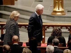 Video Giliran Bill & Hillary Clinton yang Dikorek soal Jeffrey Epstein