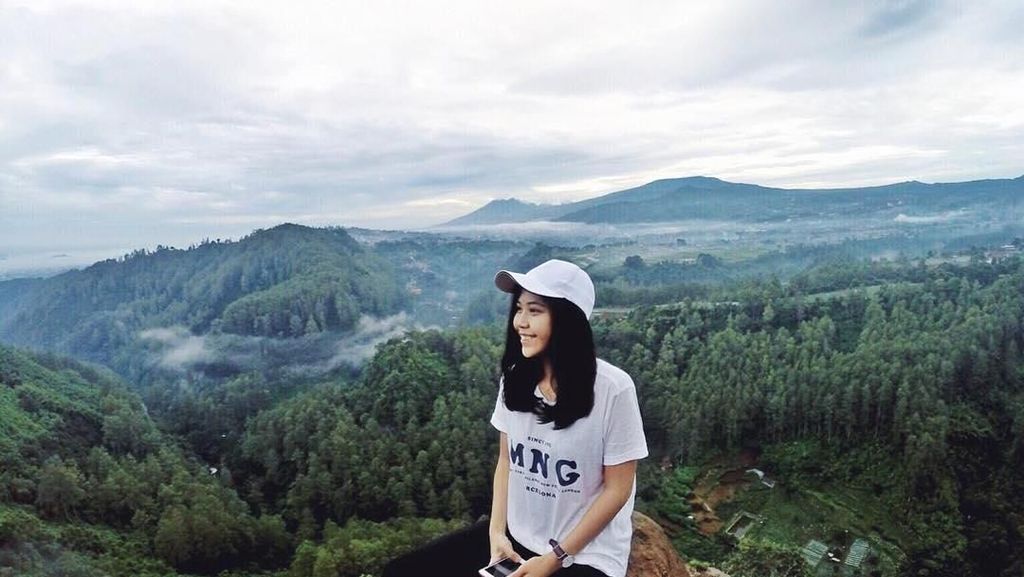 Pilot Cantik Tania dan Destinasi Indonesia