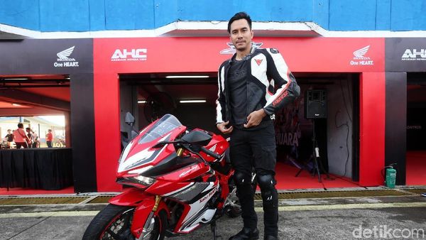 Darius Ketagihan Geber CBR250RR