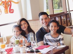 Family Goals! Kehangatan Keluarga Nana Mirdad dan Andrew White