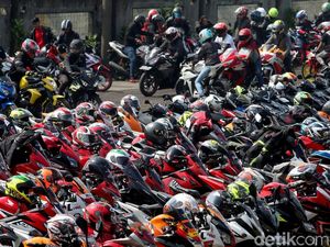 Lautan Honda CBR di Lapangan Parkir Sirkuit Sentul Lautan Honda CBR di Lapangan Parkir Sirkuit Sentul