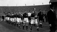 Trofi kedua MU di Piala FA diraih pada musim 1947/1948 saat mengalahkan Blackpool 4-2 di laga final. (Getty Images)