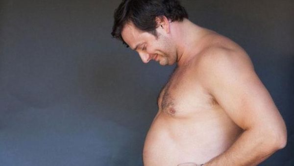 Lucu! Ditolak Istri, Pria Ini Buat Foto Maternity Sendiri