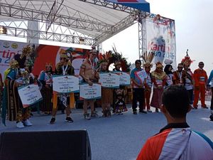 Berbusana Papua, Bule AS Juara 3 Kostum Terbaik Kartini Run