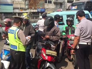 Angkot dan Ojol Nakal Ditindak di Jatinegara Angkot dan Ojol Nakal Ditindak di Jatinegara