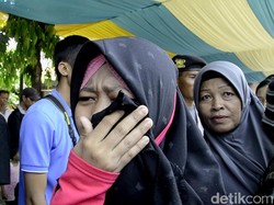 Rebutan Pepes Ikan, Wanita Ini Malah Kecopetan