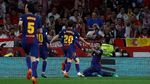 Foto: Barcelona Angkat Trofi Copa del Rey