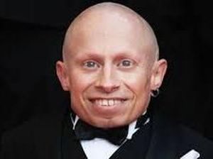 Aktor Verne Troyer Meninggal Dunia