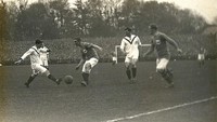 Trofi pertama MU di Piala FA didapat tahun 1909 yang menegaskan status ajang itu sebagai kompetisi tertua di dunia. Di laga final, MU mengalahkan Bristol City 1-0 (Getty Images)