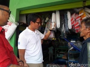 Saat Sandiaga Beli Ikan Cupang untuk Putranya Sulaiman