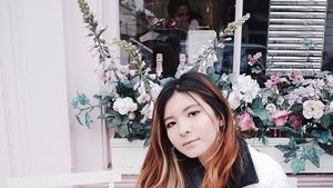 Makin Cantik Saat Dewasa, Begini 10 Gaya Shaloom Razade Menikmati Makanan
