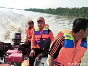 Kapal Kapolres Labuhanbatu Tenggelam, Wakapolres Masih Dicari Kapal Kapolres Labuhanbatu Tenggelam, Wakapolres Masih Dicari