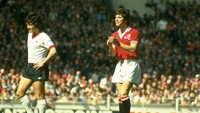 Pada tahun 1977, Manchester United menang 2-1 atas rival utamanya Liverpool untuk meraih gelar Piala FA keempatnya. (Getty Images)