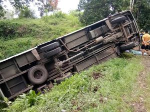 Bus IPB Terguling di Sukabumi, Penumpang Selamat