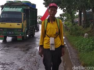 Kakek Pensiunan Polisi Jalan Kaki dari Surabaya ke Jakarta