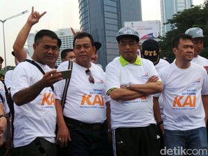 Minggu Pagi, Budi Karya Gowes Sepeda ke Bundaran HI