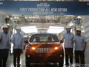 Mengintip Produksi Pertama Suzuki Ertiga Terbaru di Cikarang
