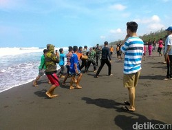 Terseret Ombak, 1 Wisatawan Tewas dan 1 Hilang di Kebumen
