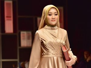 Aksi Atalia, Istri Ridwan Kamil Luwes Jadi Model di Fashion Show Aksi Atalia, Istri Ridwan Kamil Luwes Jadi Model di Fashion Show