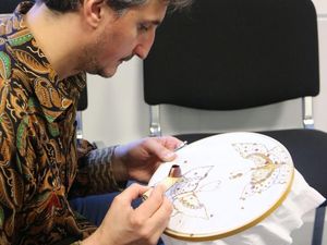 Foto: Saat Warga Inggris Belajar Membatik di London