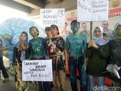 Peringati Hari Bumi, Mahasiswa di Makassar Bagi-bagi Bibit Pohon