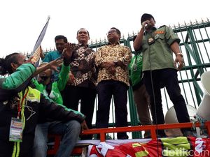 Ketua Komisi V Temui Driver Ojol yang Berdemo di DPR