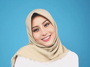 Awkarin Jualan Hijab, Aji Mumpung Lebaran?