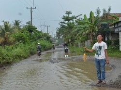 4 Remaja Banten Mancing di Tengah Jalan, Kok Bisa?