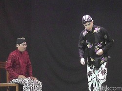 Di Rembang, Ganjar Main Ketoprak