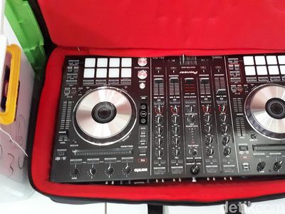Peralatan DJ, Pedang hingga Tas Dibawa di Sidang Bos First Travel
