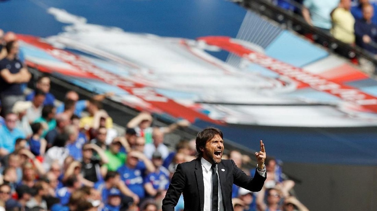 Antonio Conte menilai Chelsea bukan favorit di final Piala FA (Foto: Darren Staples/Reuters)