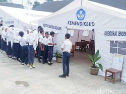Sekolah Rusak karena Gempa, Siswa di Banjarnegara Belajar di Tenda