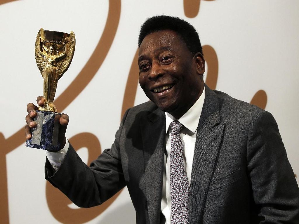 Tak Mau Dibandingkan dengan Messi, Pele: Dia Cuma Punya Satu Kemampuan Tak Mau Dibandingkan dengan Messi, Pele: Dia Cuma Punya Satu Kemampuan