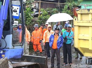 Korban Gempa Banjarnegara Butuh Bahan Material Bangunan Korban Gempa Banjarnegara Butuh Bahan Material Bangunan