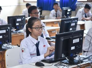 Siswa SMPN di Surabaya Lulus Hari Ini, Pengumumannya via Online