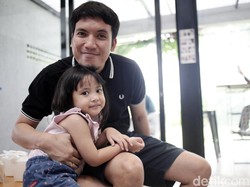 Pajang Foto Bareng Jokowi, Desta: Hargailah Pilihan Saya