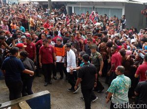 Jokowi: Pembangunan Kembali Rumah Korban Akan Selesai 6 Bulan Jokowi: Pembangunan Kembali Rumah Korban Akan Selesai 6 Bulan