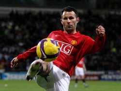 Saat David Moyes dipecat Manchester United, Ryan Giggs menjalani peran sebagai player-manager. Dia cuma memimpin 4 laga. (Foto: Hamish Blair/Getty Images)