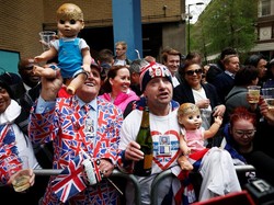 Kate Middleton Lahirkan Bayi Laki-laki, Warga Bersorak