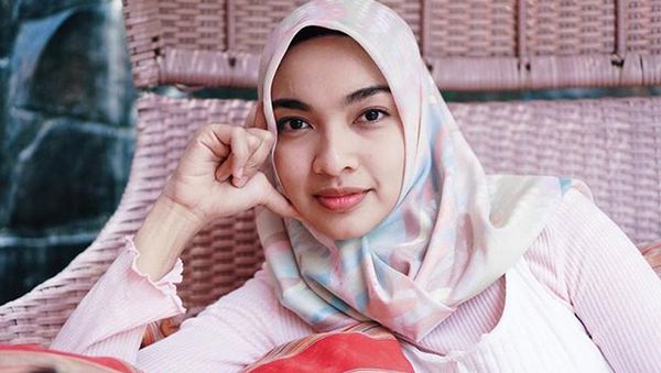 Kini Mantap Berhijab, Tika Bravani Makin Cantik