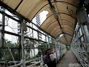 Sandi Minta JPO Tak Terawat di Sudirman Harus Diperbaiki Sandi Minta JPO Tak Terawat di Sudirman Harus Diperbaiki