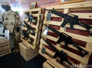 Perlengkapan Pasukan Penjaga Perdamaian Polri Dipamerkan