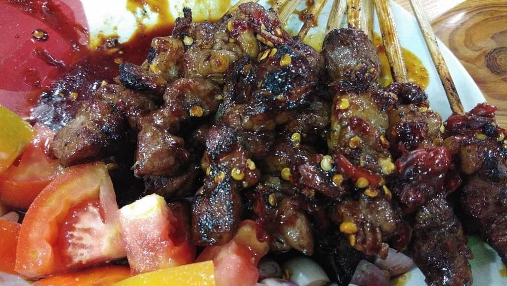 Netizen Pilih Pamer Sate Kambing Tegal dengan Sambal Kecap yang Nikmat Netizen Pilih Pamer Sate Kambing Tegal dengan Sambal Kecap yang Nikmat