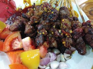 Netizen Pilih Pamer Sate Kambing Tegal dengan Sambal Kecap yang Nikmat Netizen Pilih Pamer Sate Kambing Tegal dengan Sambal Kecap yang Nikmat