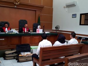 Sambil Menangis, Bos First Travel Cerita saat Ditangkap Polisi