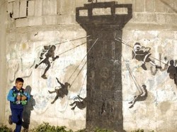 The Man Who Stole Banksy Dokumenter Sang Seniman di Timur Tengah