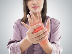 Ini yang Terjadi Saat Tangan dan Kaki Mulai Mati Rasa