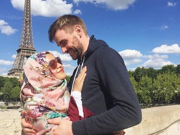 Potret Romantis Bule Belgia yang Nikahi Hijabers Indonesia, Bikin Netizen Baper